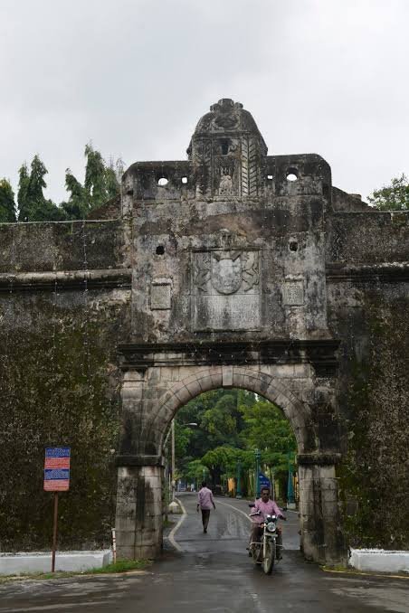 moti daman fort daman neach tour eayswaycabs mumbai